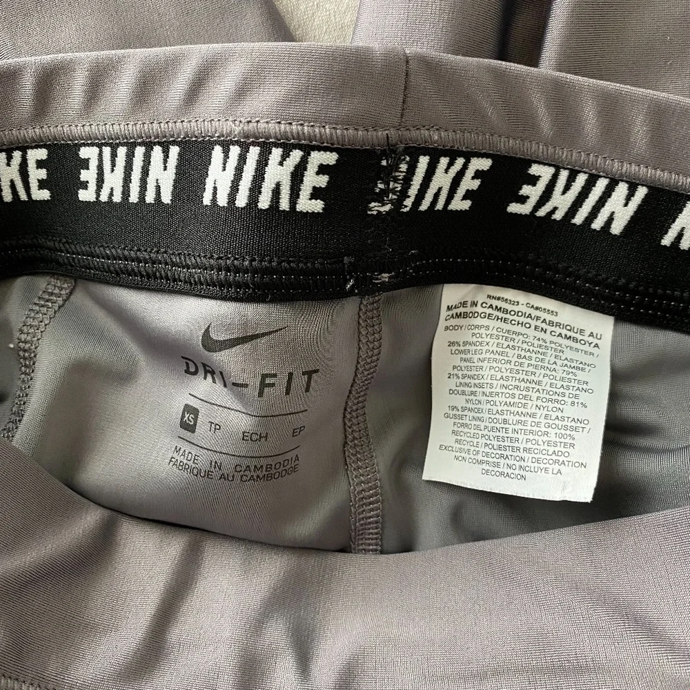 Nike, Dri-Fit grey/silver Nike Running leggings, size XS - Picture 8 of 9